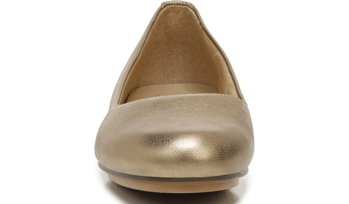 Naturalizer MAXWELL FLAT in Light Gold Leather Flats | Naturalizer.ca