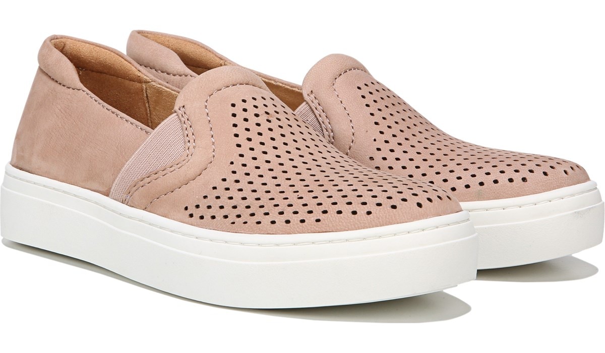 naturalizer carly sneaker